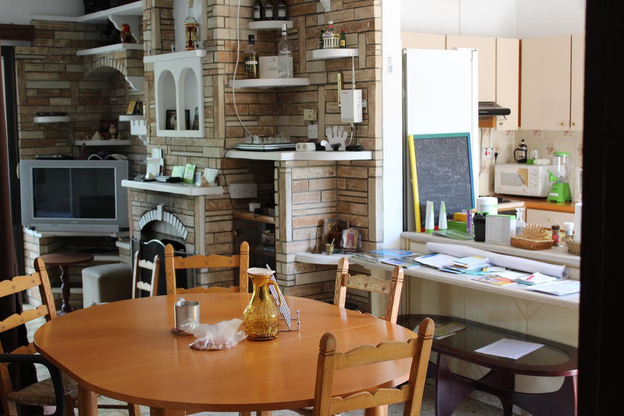 Costas Hostel Action Tseri ภายนอก รูปภาพ
