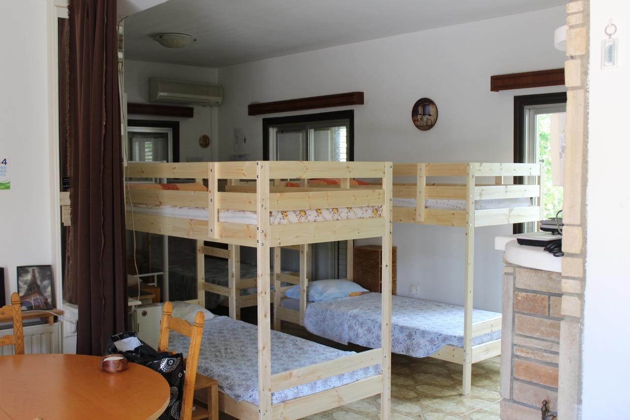 Costas Hostel Action Tseri ภายนอก รูปภาพ